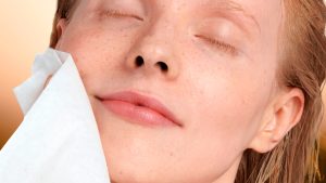 Как защитить кожу от пота, солнца и пыли: гид по летнему уходу