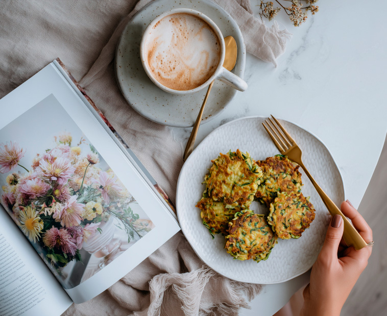 Безглютеновые панкейки из кабачков, яблок и моркови