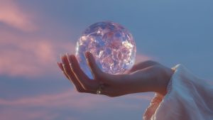 Поцелуй Скорпиона: гороскоп красоты на ноябрь 2025