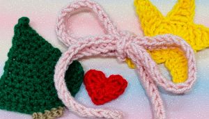 Праздничный декор своими руками: как связать ёлочные игрушки крючком