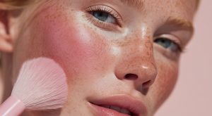 Тренды макияжа 2025: что берём с собой в 2026