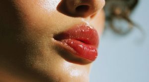 Пышные губы без инъекций — это реально!