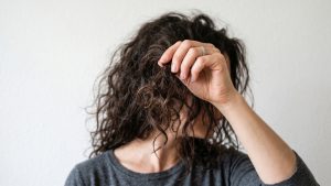 Что делать, если волосы начали спутываться в колтуны: подробное руководство