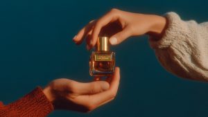 Лучшие парфюмерные подарки: идеи для него и для неё