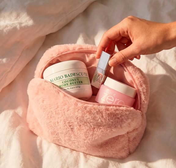 Бьюти-минимум в путешествии: что положить в косметичку в поездку