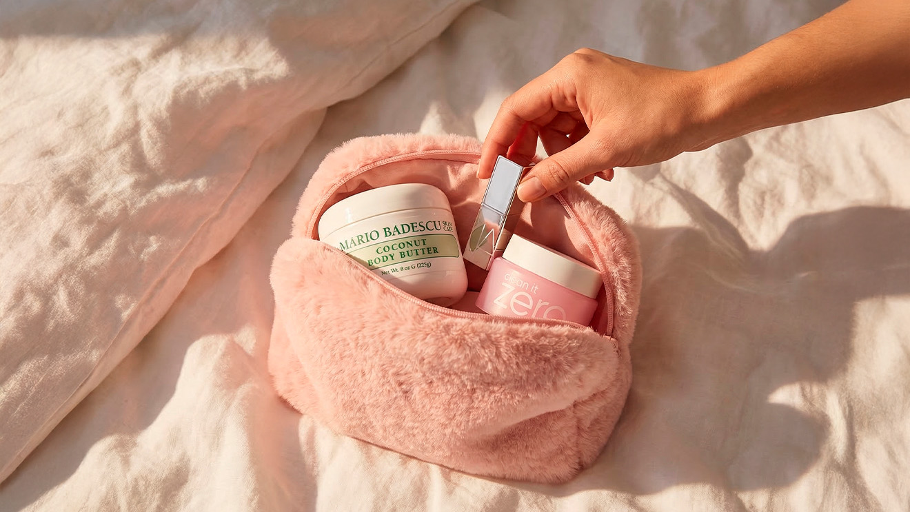 Бьюти-минимум в путешествии: что положить в косметичку в поездку