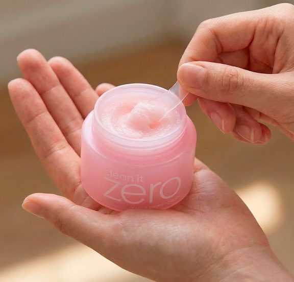 Двойное очищение: зачем коже бальзам для умывания, если есть гель?