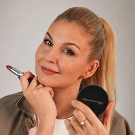 Анна Кузьмина, визажист