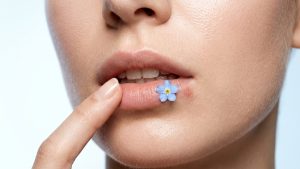 Как отличить герпес от простуды на губе и можно ли избавиться от него навсегда