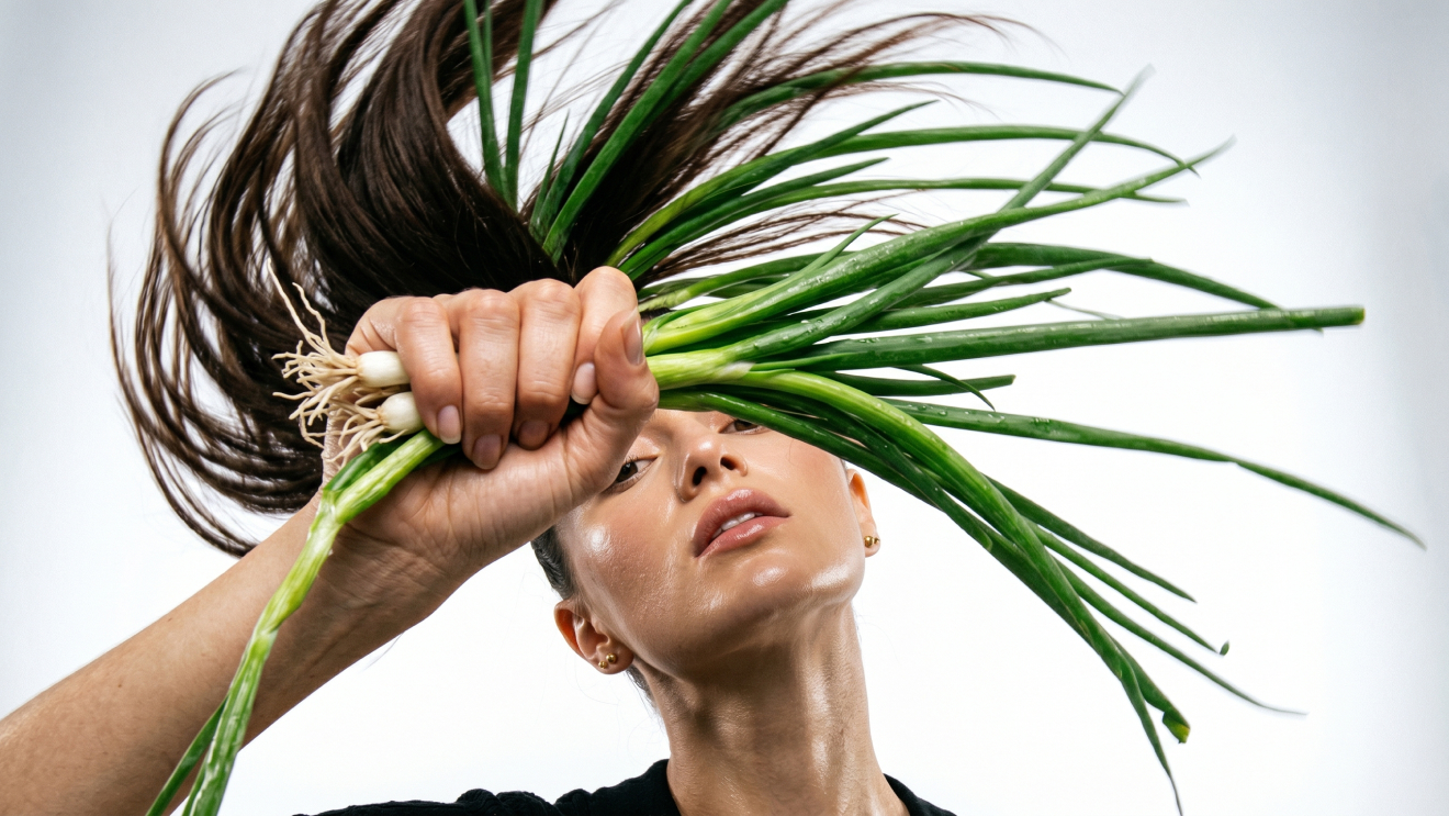 Уход за кожей головы: новый тренд в haircare - как правильный уход за корнями волос меняет их здоровье