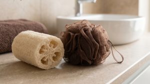 Натуральная или синтетическая: какую мочалку выбрать и как правильно пользоваться