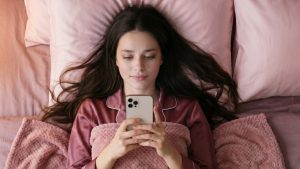 Почему мы залипаем в телефоне. Как избавиться от цифровой зависимости и повысить продуктивность