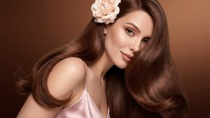 Каштановый цвет волос: 5 вариантов окрашивания и советы, которые помогут продлить его стойкость