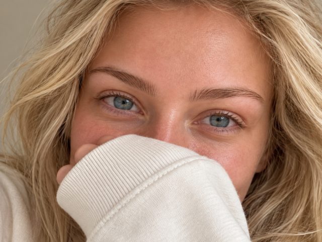 Тренд no mascara makeup: как делать макияж глаз без туши и выглядеть свежо